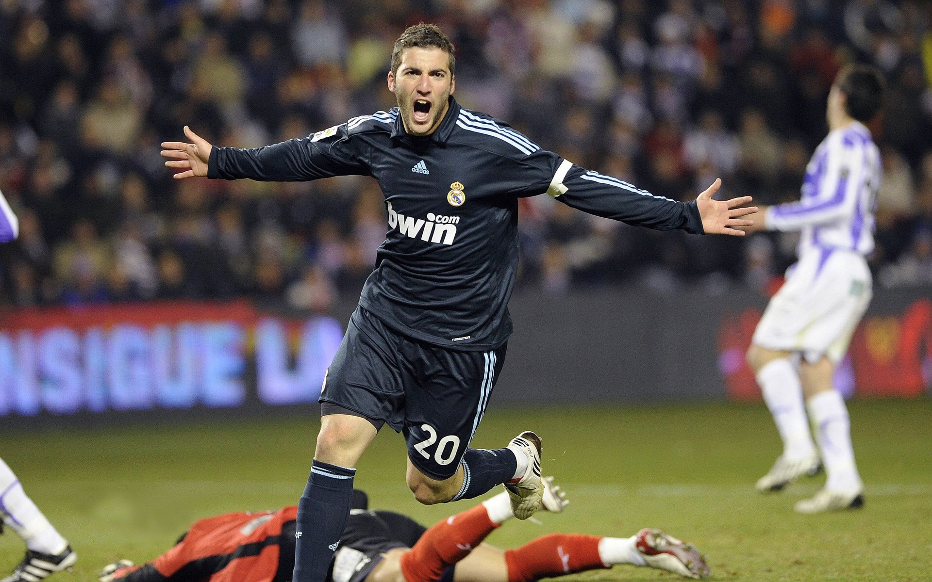 _全球联动：多国选手同时线上竞技，创新赛制_，全球邀请赛